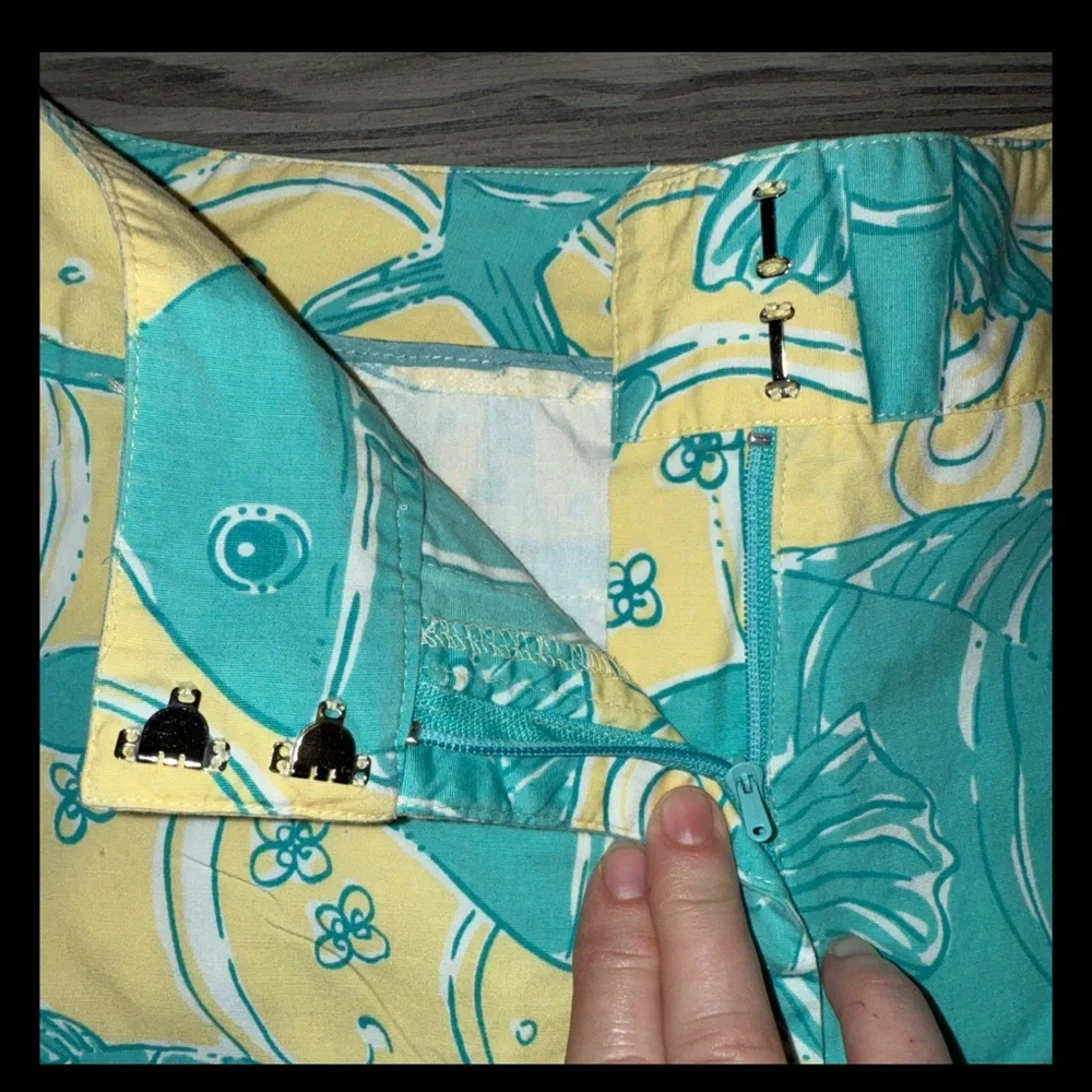 Lilly Pulitzer Yellow and Green Cropped Pants with Playful Pattern - Picture 5 of 12
